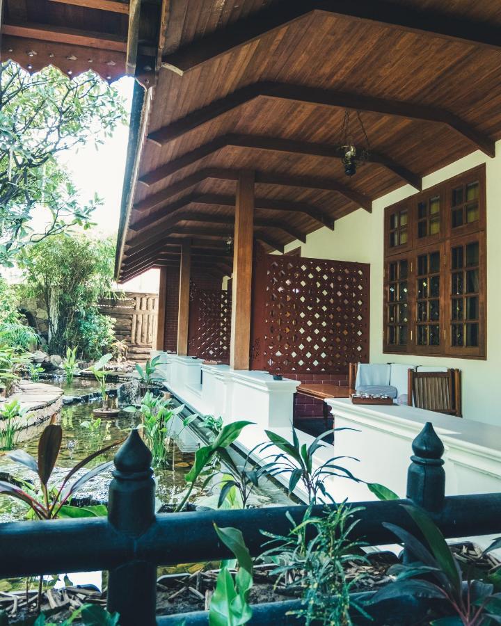 The Hotel By The Red Canal Mandalay Buitenkant foto